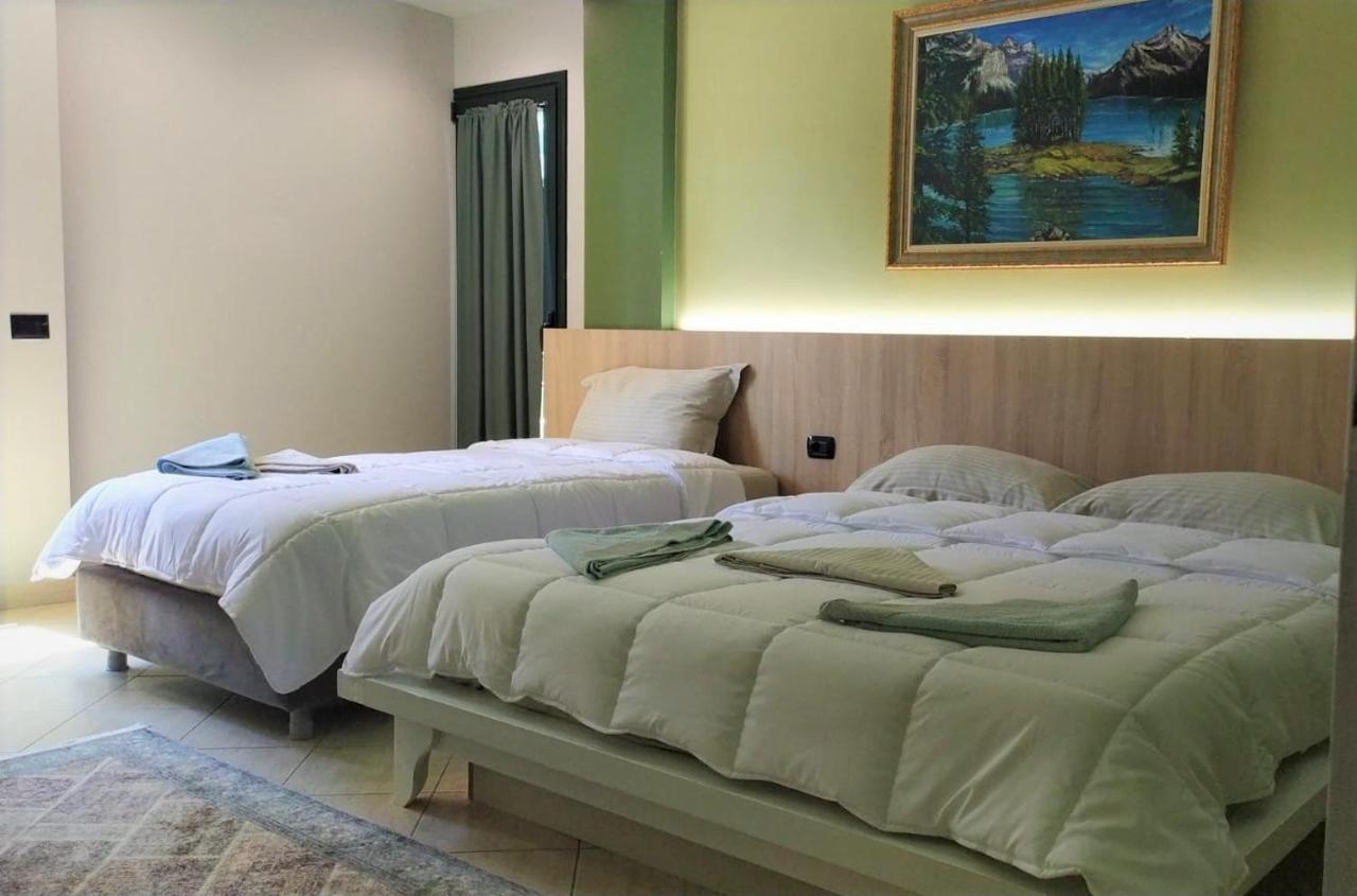 Luander Hotel Tirana Habitación foto
