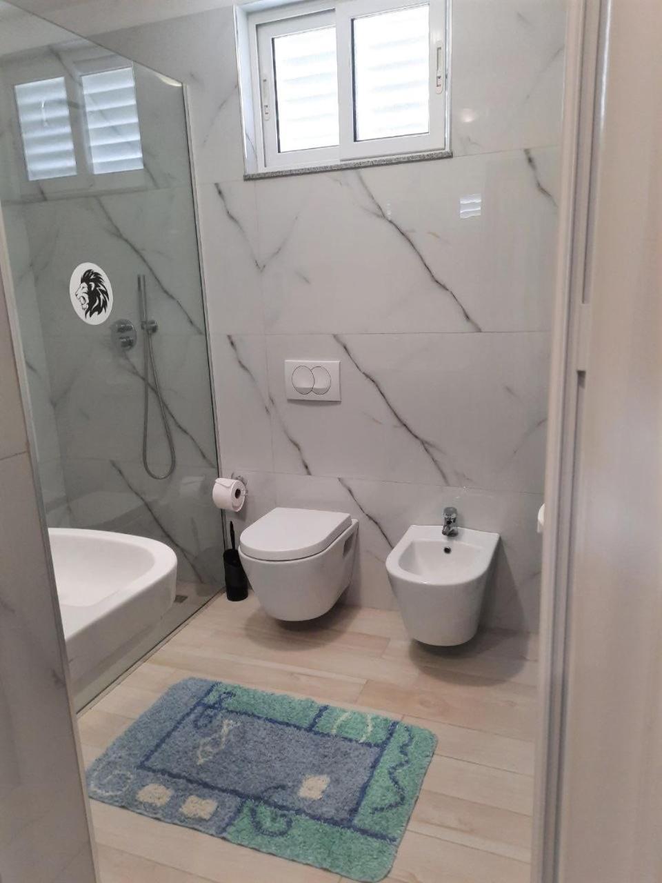 Luander Hotel Tirana Habitación foto