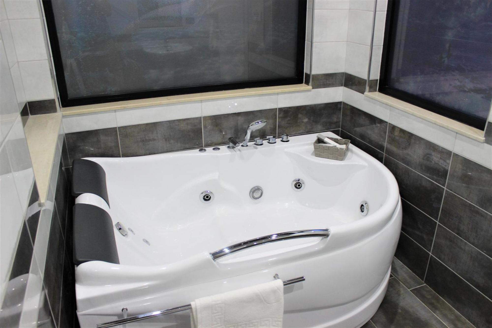 Luander Hotel Tirana Habitación foto